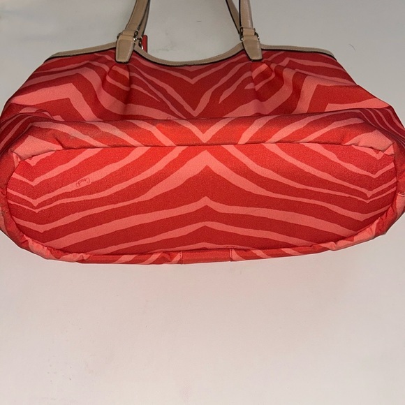 Coach Bag - Picture 4 of 10